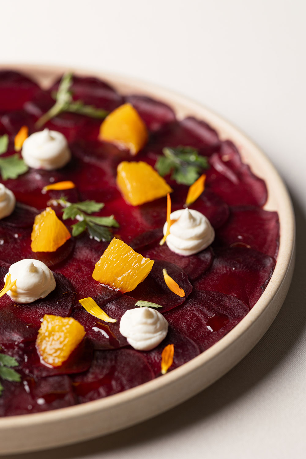 Carpaccio de remolacha naranja y mousse